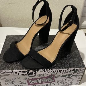 Stewpot sandal heels. Size 9